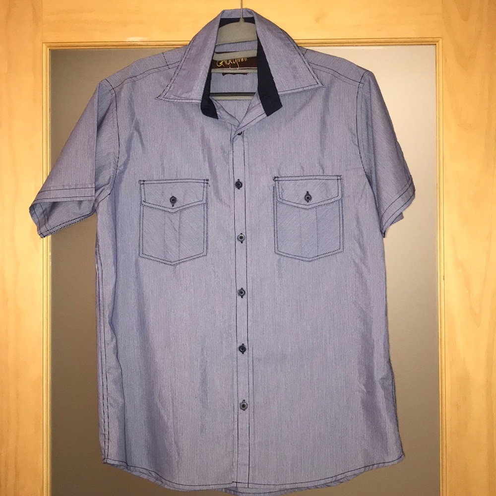 Short sleeve button up